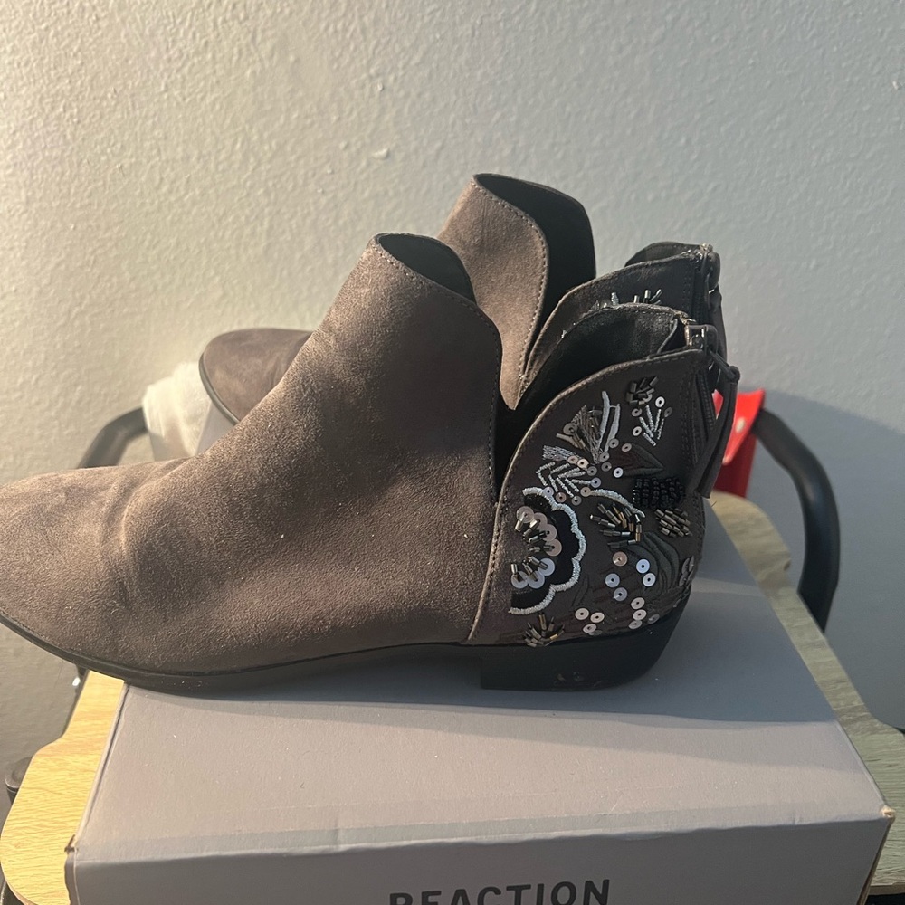 Kenneth Cole Reaction Embroidered Black Ankle Boots